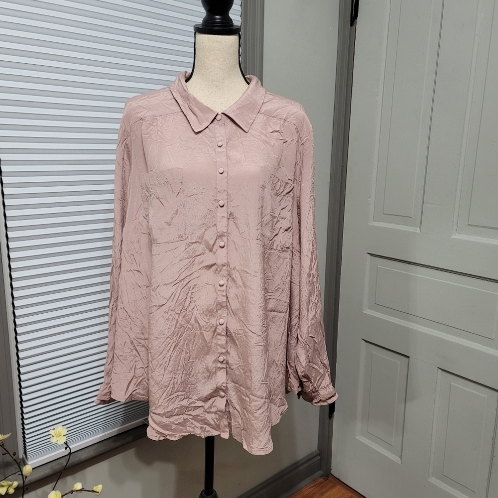 Torrid MADISON - FAWN CREPE BUTTON FRONT BLOUSE plus size 4 - Picture 2 of 10